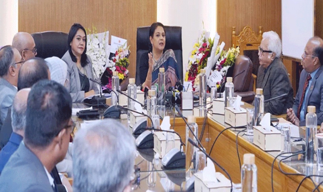 নির্বাচনকালীন সময়ে সত্য ও যাচাইকৃত তথ্য নিশ্চিত করতে গণমাধ্যমকে তথ্য উপদেষ্টার আহ্বান